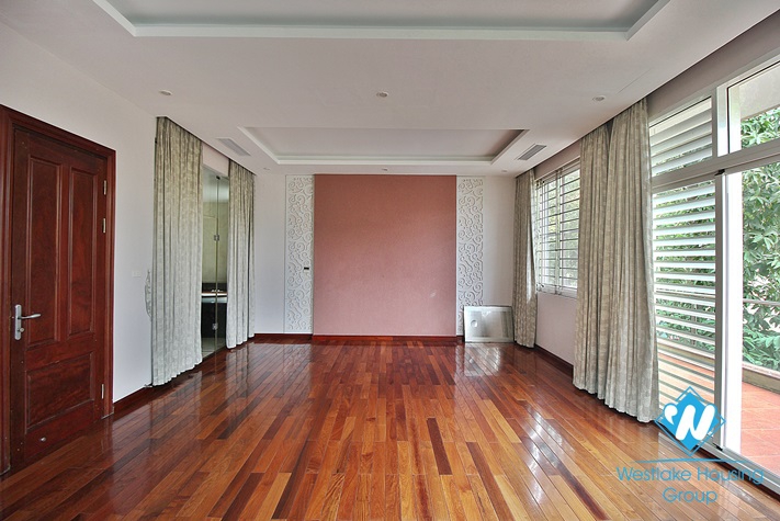 Lake view- House with big terrace for rent in Tay Ho, Hanoi